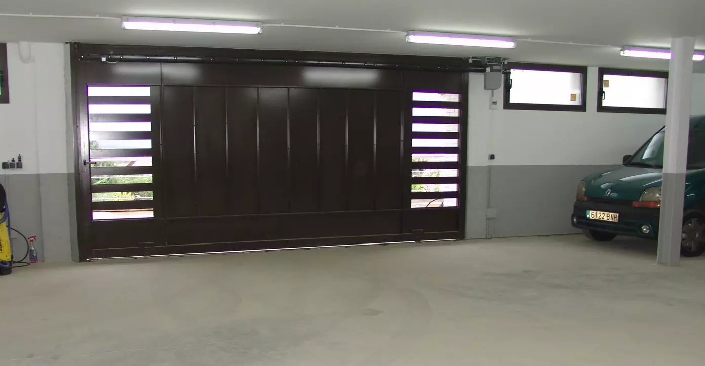 puerta garaje corredera Puertas correderas garaje Valladolid